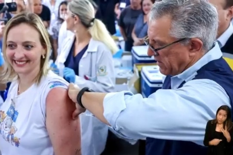 Vacinação em massa contra a dengue começa em três cidades