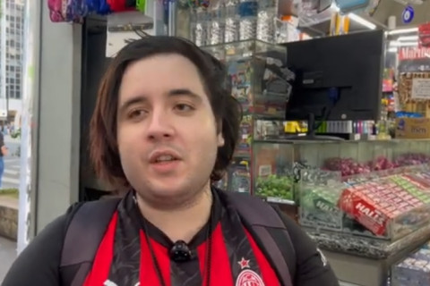 Manchetes, mangás e balas: o novo perfil das bancas de jornal em São Paulo